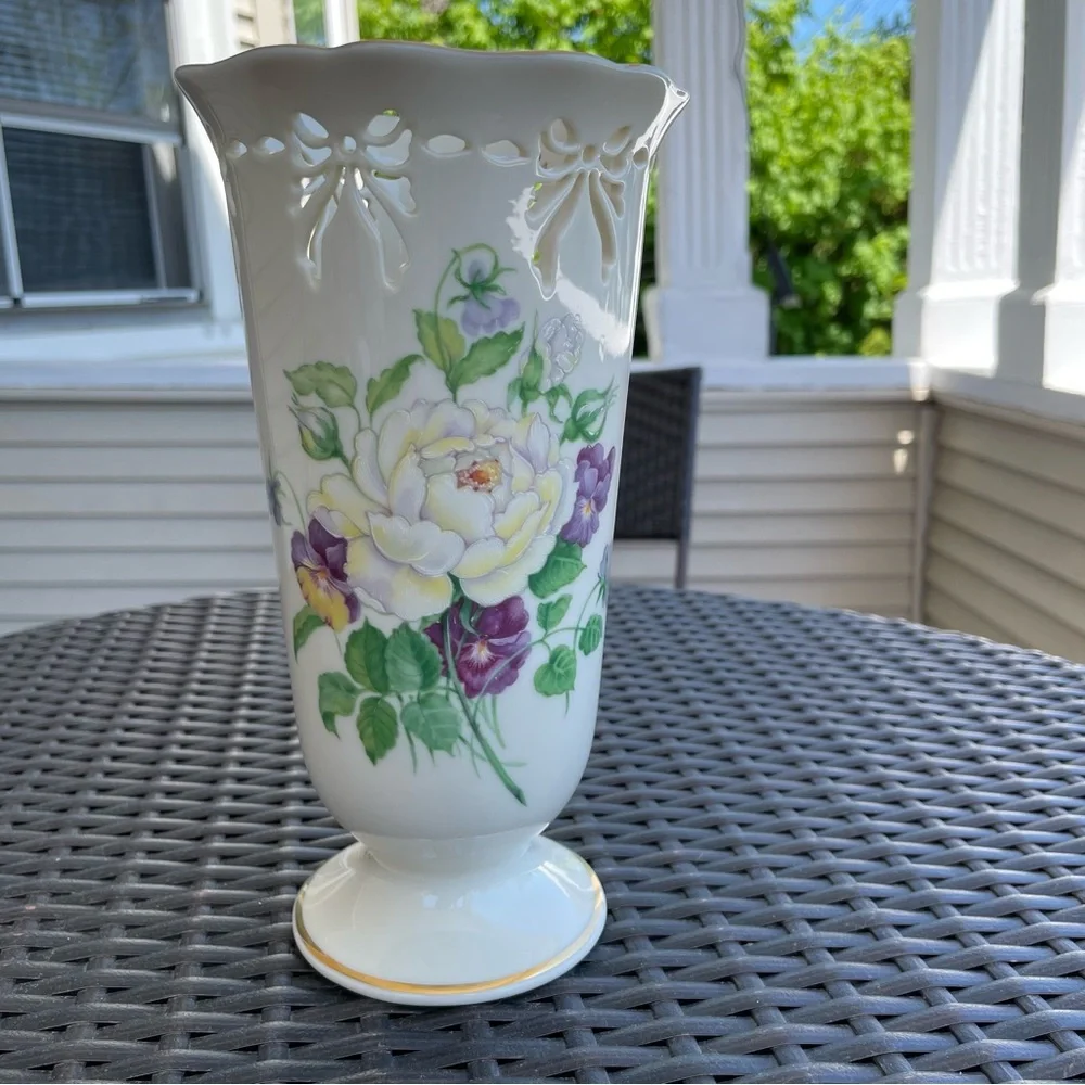 Lenox “Victorian Rose” Porcelain Floral Pierced Bow 24K Gold Trim 8.5